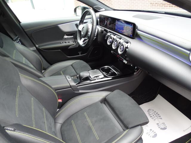 Mercedes-Benz A-KLASSE 250 Premium Plus EDITION 1 |AMG-PAKKET|PANORAMADAK|SFEERVERLICHTING|360 CAMERA|ELEKTRISHE STOELEN MET MEMORY|DODEHOEK DETECTIE|BURMEISTER AUDIO