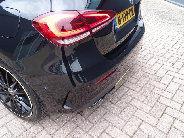Mercedes-Benz A-KLASSE 250 Premium Plus EDITION 1 |AMG-PAKKET|PANORAMADAK|SFEERVERLICHTING|360 CAMERA|ELEKTRISHE STOELEN MET MEMORY|DODEHOEK DETECTIE|BURMEISTER AUDIO