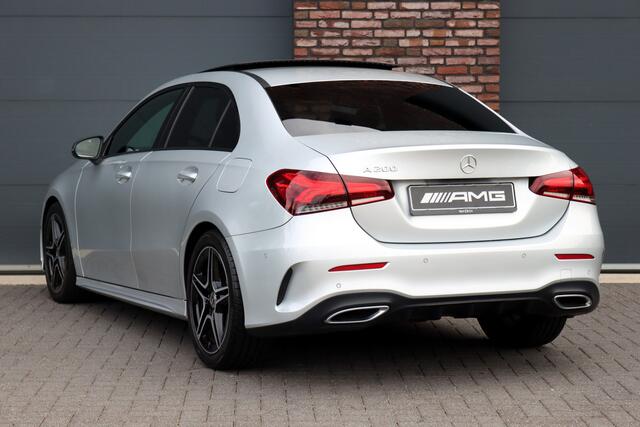 Mercedes-Benz A-KLASSE 200 Business Solution AMG | Panoramadak | Camera | Night Pakket | High Performance Led | Widescreen | Regensensor |