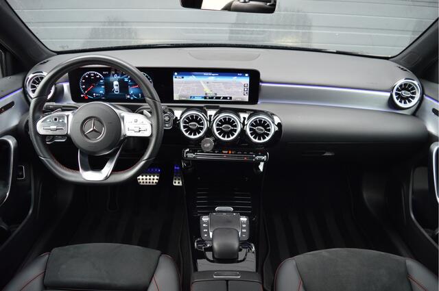 Mercedes-Benz A-KLASSE 180 Business Solution AMG | CAMERA | SFEERVERLICHTING |