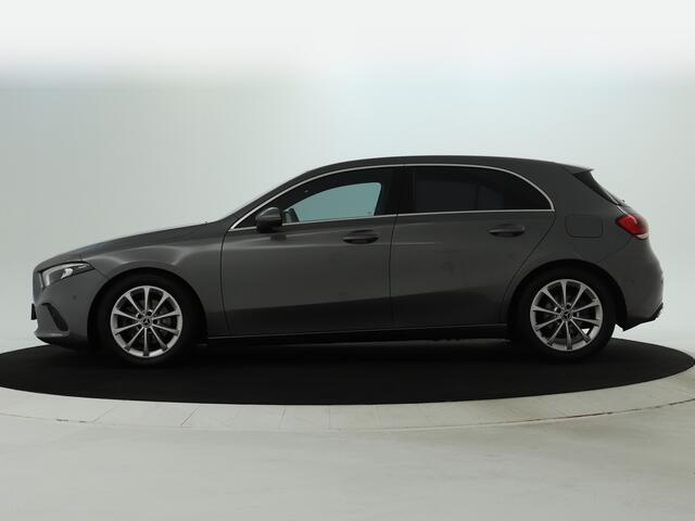 Mercedes-Benz A-KLASSE 160 Business Solution Luxury | Achteruitrijcamera | Sfeerverlichting | Stoelverwarming | Leder | Apple Carplay | Inclusief 24 maanden MB Certified garantie voor Europa.