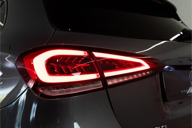 Mercedes-Benz A-KLASSE 180 Business Solution AMG 136PK | Pano | Sfeer | Stoplichtweergave | Carplay | Garantie