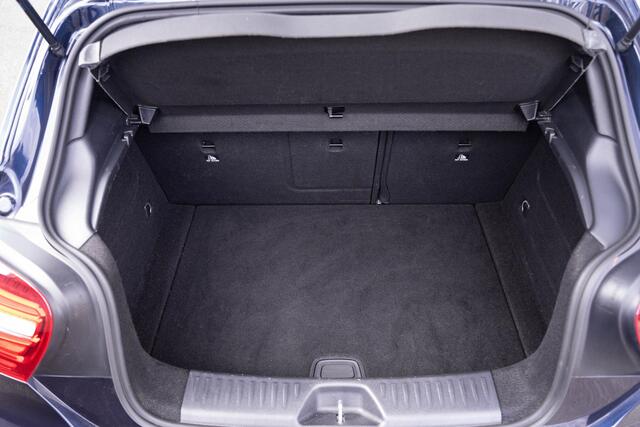 Mercedes-Benz A-KLASSE 180 d Business Solution AMG Camera Led koplampen Apple Carplay Rijklaar