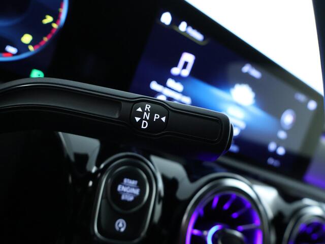 Mercedes-Benz A-KLASSE 180 AMG Limousine | NIGHT pakket | Sfeerverlichting | Spiegel pakket | Parkeer pakket + achter camera Inclusief 24 maanden MB Certified garantie voor Europa.