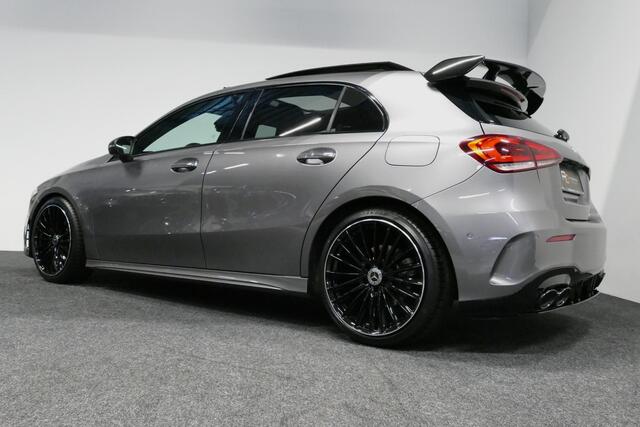 Mercedes-Benz A-KLASSE 200 AMG Line / A45 AMG Diffuser / Panamericana Grille / Panoramadak / A45 Dakspoiler / Elektr. verstelbare voorstoelen + memory / Multibeam LED Koplampen / Apple Carplay - Android Auto / Stoelverwarming / Ambienteverlichting / 19'' LMV / Night pakket / Do