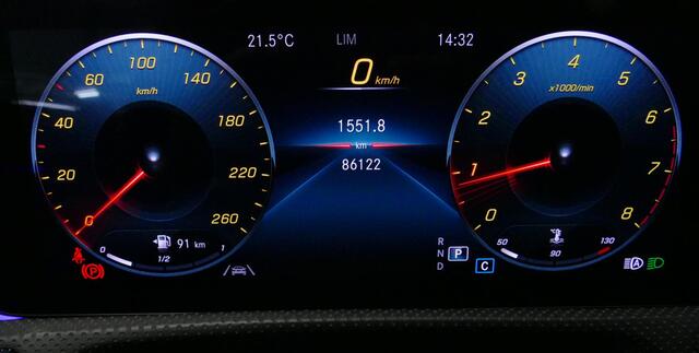 Mercedes-Benz A-KLASSE 200 AMG Line / A45 AMG Diffuser / Panamericana Grille / Panoramadak / A45 Dakspoiler / Elektr. verstelbare voorstoelen + memory / Multibeam LED Koplampen / Apple Carplay - Android Auto / Stoelverwarming / Ambienteverlichting / 19'' LMV / Night pakket / Do