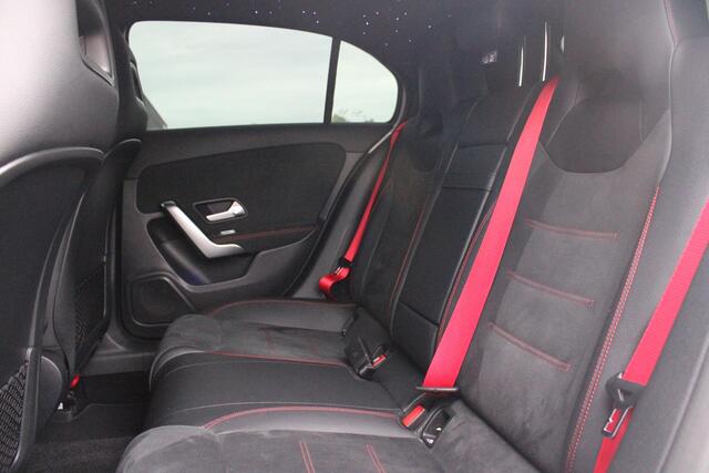 Mercedes-Benz A-KLASSE 180 136PK AUTOMAAT AMG LINE | STERRENHEMEL! | PANORAMISCH SCHUIF/KANTEL DAK | SFEER VERLICHTING | NAVIGATIE | ACHTERUITRIJ CAMERA | PARKEERSENSOREN VOOR EN ACHTER | HIGH PERFORMANCE LED KOPLAMPEN | STOEL VERWARMING | KEYLESS - GO | SPIEGEL PAKKET | NIGHT