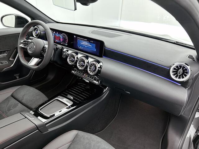 Mercedes-Benz A-KLASSE 180 Business Solution AMG | Nightpakket | Antidiefstalpakket URBAN GUARD PLUS | Panoramaschuifdak | Multibeam LED | Smartphone-integratie | Stoelverwarming voor |