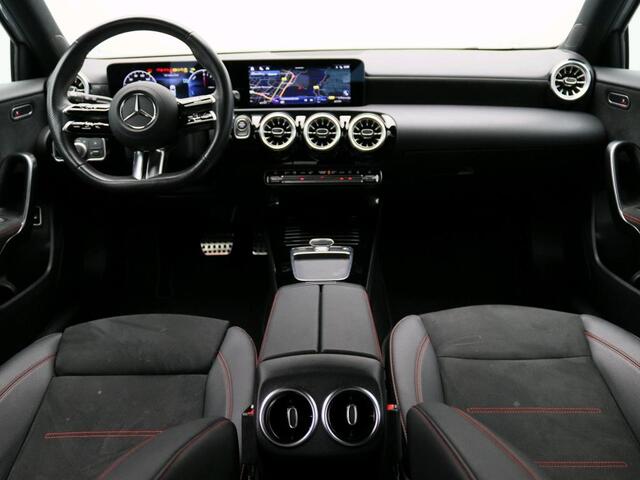 Mercedes-Benz A-KLASSE 250 e Star Edition AMG Line AMG Line | Sfeerverlichting |Achteruitrijcamera | Apple CarPlay, Inclusief 24 maanden MB Certified garantie voor Europa.