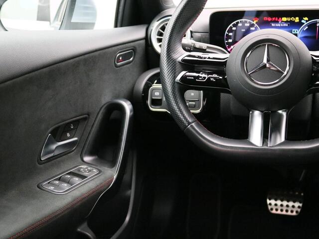 Mercedes-Benz A-KLASSE 250 e Star Edition AMG Line AMG Line | Sfeerverlichting |Achteruitrijcamera | Apple CarPlay, Inclusief 24 maanden MB Certified garantie voor Europa.