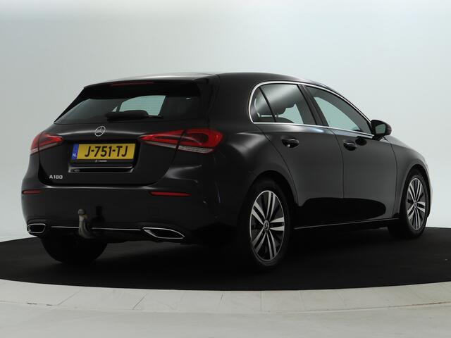 Mercedes-Benz A-KLASSE 180 Business Solution Luxury Sfeerverlichting | Trekhaak | Achteruitrijcamera. Inclusief 48 maanden MB Certified garantie voor Europa.