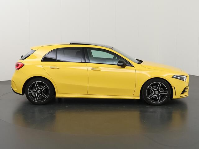 Mercedes-Benz A-KLASSE 180 Business Solution AMG | Panoramadak | Night | Keyless | Achteruitrijcamera | Multibeam Led | Apple carplay/Android auto | Sfeerverlichting | Advanced sound system