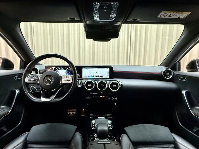 Mercedes-Benz A-KLASSE 250 *AMG* Leder/Alcantara / 225PK / Camera / Full LED / Cruise / Navigatie / 18'' LMV