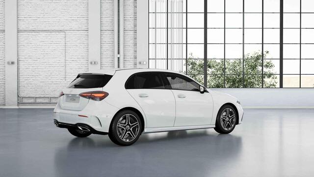 Mercedes-Benz A-KLASSE 180 Business Solution AMG | Panoramaschuifdak | Achteruitrijcamera | Stoelverwarming voor | MULTIBEAM LED | Nightpakket | 18 inch AMG-velgen |