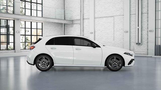 Mercedes-Benz A-KLASSE 180 Business Solution AMG | Panoramaschuifdak | Achteruitrijcamera | Stoelverwarming voor | MULTIBEAM LED | Nightpakket | 18 inch AMG-velgen |