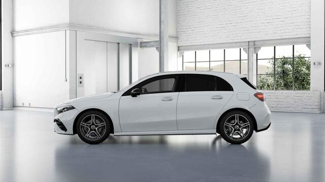 Mercedes-Benz A-KLASSE 180 Business Solution AMG | Panoramaschuifdak | Achteruitrijcamera | Stoelverwarming voor | MULTIBEAM LED | Nightpakket | 18 inch AMG-velgen |
