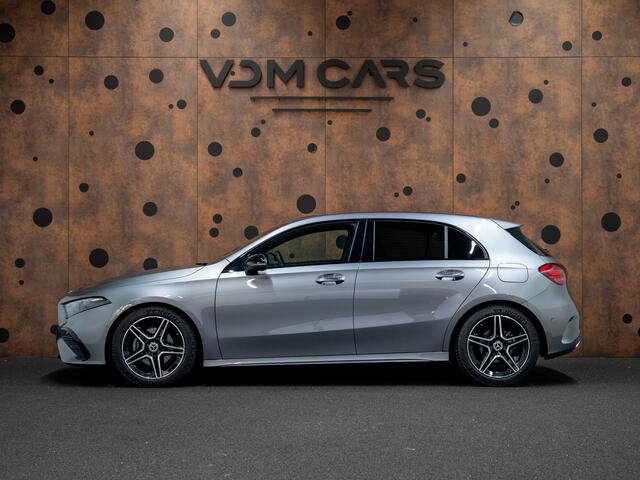 Mercedes-Benz A-KLASSE 180 AMG Line | Dodehoekassistent | Night pakket | KeyLess | Stoelverwarming |