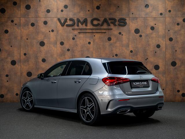 Mercedes-Benz A-KLASSE 180 AMG Line | Dodehoekassistent | Night pakket | KeyLess | Stoelverwarming |