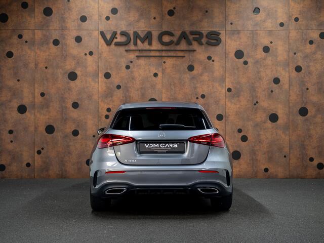 Mercedes-Benz A-KLASSE 180 AMG Line | Dodehoekassistent | Night pakket | KeyLess | Stoelverwarming |