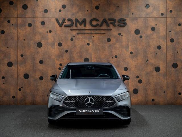 Mercedes-Benz A-KLASSE 180 AMG Line | Dodehoekassistent | Night pakket | KeyLess | Stoelverwarming |