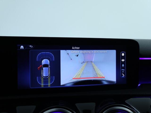 Mercedes-Benz A-KLASSE 250 e AMG Plug-In Hybride | AMG Line Advanced Plus | Night Pakket | Trekhaak | Sfeerverlichting | Stuur en Stoelverwarming | Inclusief 24 maanden MB Certified garantie voor Europa.