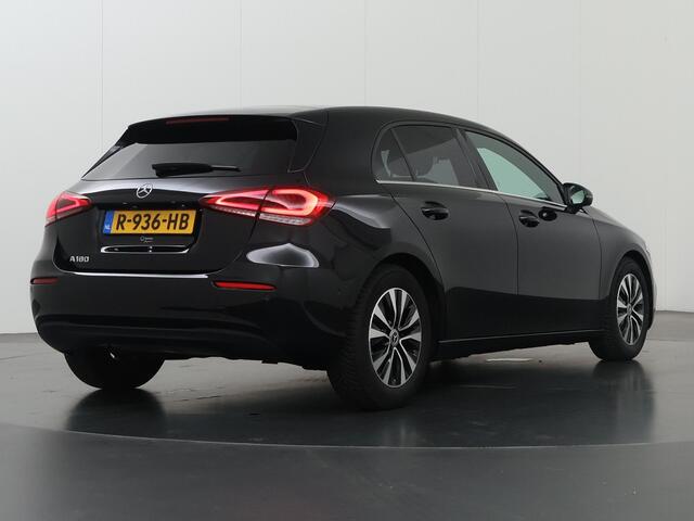 Mercedes-Benz A-KLASSE 180 Business Line | Apple Carplay | Zitcomfort pakket | Donker getinte ramen achter | Achteruitrijcamera | Stoelverwarming | Widescreen |