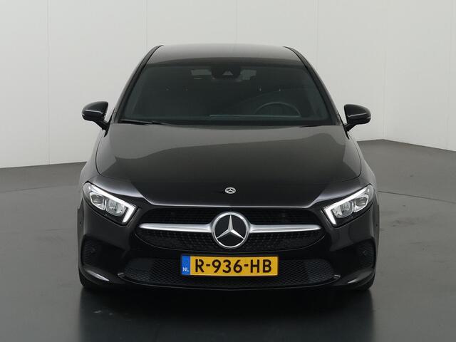 Mercedes-Benz A-KLASSE 180 Business Line | Apple Carplay | Zitcomfort pakket | Donker getinte ramen achter | Achteruitrijcamera | Stoelverwarming | Widescreen |