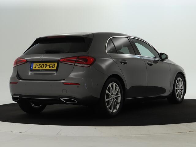 Mercedes-Benz A-KLASSE 180 Business Solution Luxury Sfeerverlichting | Apple CarPlay | Ledkoplampen | Spiegelpakket. Inclusief 24 maanden MB Certified garantie voor Europa.
