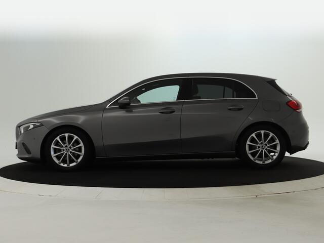 Mercedes-Benz A-KLASSE 180 Business Solution Luxury Sfeerverlichting | Apple CarPlay | Ledkoplampen | Spiegelpakket. Inclusief 24 maanden MB Certified garantie voor Europa.