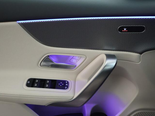 Mercedes-Benz A-KLASSE 180 Business Solution Luxury Sfeerverlichting | Apple CarPlay | Ledkoplampen | Spiegelpakket. Inclusief 24 maanden MB Certified garantie voor Europa.
