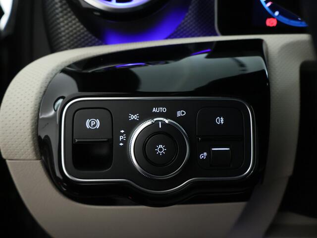 Mercedes-Benz A-KLASSE 180 Business Solution Luxury Sfeerverlichting | Apple CarPlay | Ledkoplampen | Spiegelpakket. Inclusief 24 maanden MB Certified garantie voor Europa.