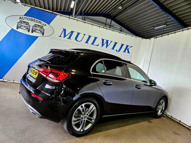 Mercedes-Benz A-KLASSE 180 Premium Plus / Panoramadak / Sportstoelen