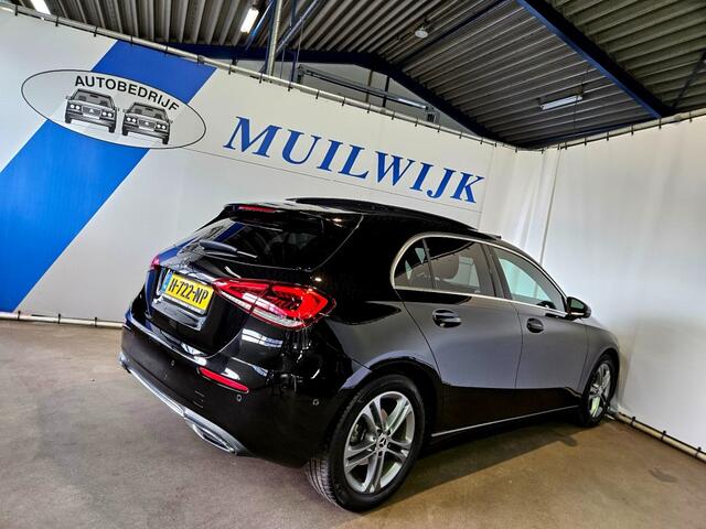 Mercedes-Benz A-KLASSE 180 Premium Plus / Panoramadak / Sportstoelen