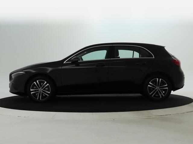 Mercedes-Benz A-KLASSE 250 e Plug-In Hybride Progressive | Stuur- en Stoelverwarming | Parkeerpakket met Camera | DAB | Led Verlichting | Inclusief 24 maanden Mercedes-Benz Certified garantie voor Europa.