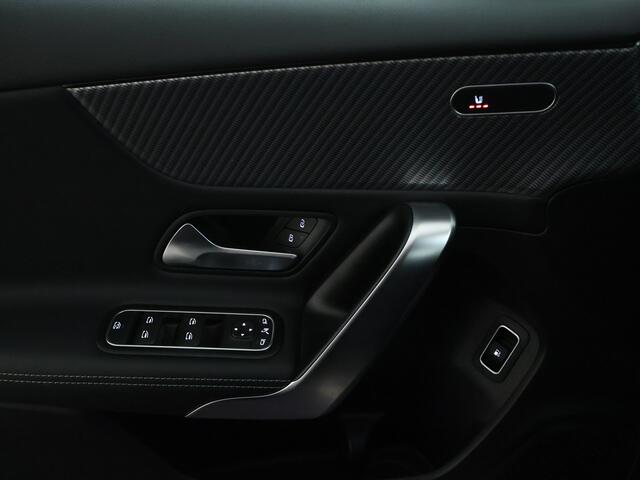 Mercedes-Benz A-KLASSE 250 e Plug-In Hybride Progressive | Stuur- en Stoelverwarming | Parkeerpakket met Camera | DAB | Led Verlichting | Inclusief 24 maanden Mercedes-Benz Certified garantie voor Europa.