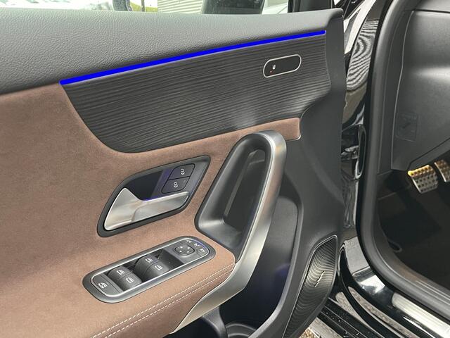 Mercedes-Benz A-KLASSE 200 AMG Line | Bruin Interieur | Night | Pano |