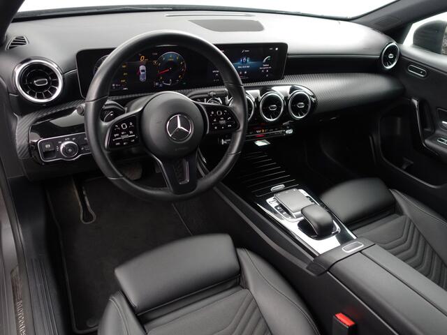 Mercedes-Benz A-KLASSE 200 AMG Night Edition Aut- Xenon Led, Camera, Privacy Glass, Stoelverwarming, Yellow Art
