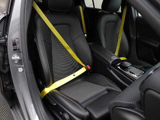 Mercedes-Benz A-KLASSE 200 AMG Night Edition Aut- Xenon Led, Camera, Privacy Glass, Stoelverwarming, Yellow Art