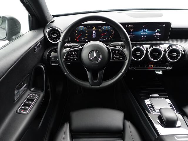 Mercedes-Benz A-KLASSE 200 AMG Night Edition Aut- Xenon Led, Camera, Privacy Glass, Stoelverwarming, Yellow Art
