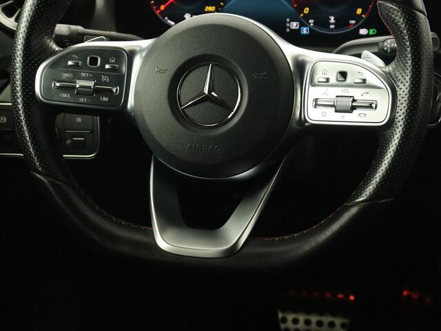Mercedes-Benz A-KLASSE 180 Business Solution AMG | Panoramadak | Stoelverwarming | Leder/Alcantara | Camera | Navigatie | Widescreen | Designo Mountaingrijs Magno