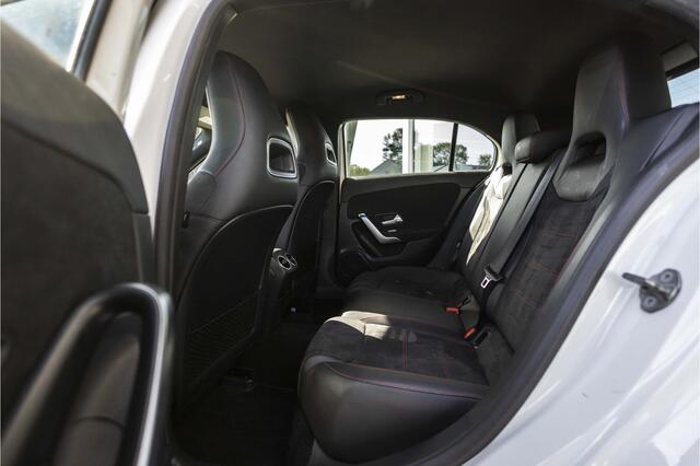 Mercedes-Benz A-KLASSE 180 Business Solution AMG | Camera | Carplay | NL Auto