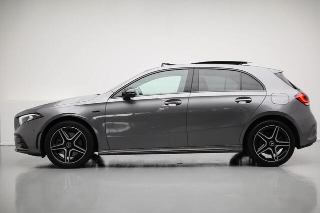 Mercedes-Benz A-KLASSE 250 e AMG Line |Pano|Dodehoek|Draadloos Laden|