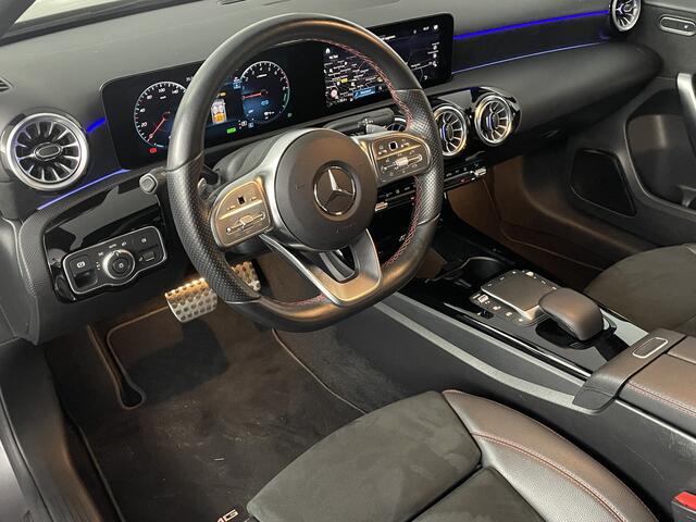 Mercedes-Benz A-KLASSE 250 e AMG Line | AMG pakket | Ambient Light | Schuif/Kanteldak | PHEV | Navi |