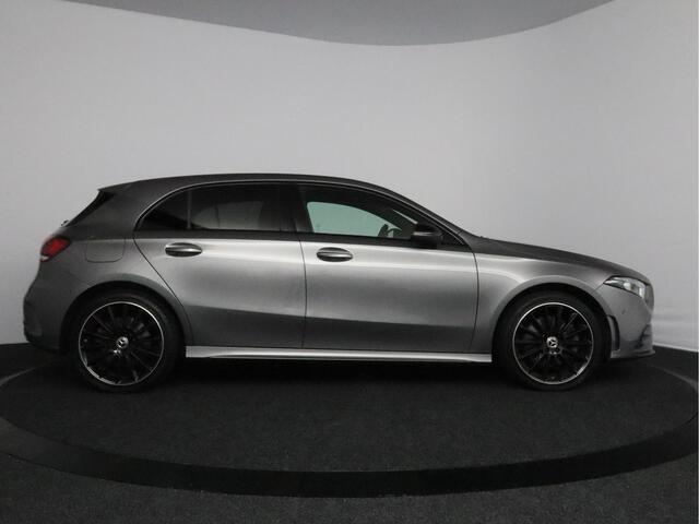 Mercedes-Benz A-KLASSE 250 e AMG Line | AMG pakket | Ambient Light | Schuif/Kanteldak | PHEV | Navi |