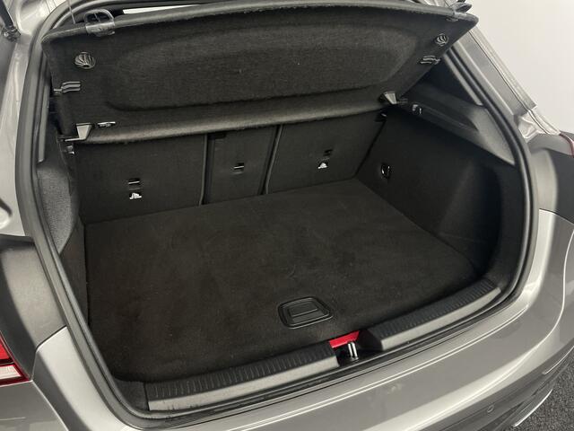 Mercedes-Benz A-KLASSE 250 e AMG Line | AMG pakket | Ambient Light | Schuif/Kanteldak | PHEV | Navi |