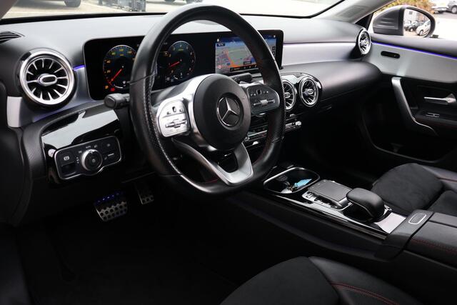 Mercedes-Benz A-KLASSE 250 Premium Plus 2e Eigenaar | Dealer Onderh | AMG/Night | Widescreen | Stoelverwarming | Sfeer | Af Trekhaak | Camera | Multibeam Led | Keyless | PDC |