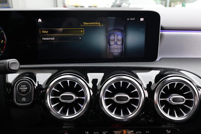Mercedes-Benz A-KLASSE 250 Premium Plus 2e Eigenaar | Dealer Onderh | AMG/Night | Widescreen | Stoelverwarming | Sfeer | Af Trekhaak | Camera | Multibeam Led | Keyless | PDC |