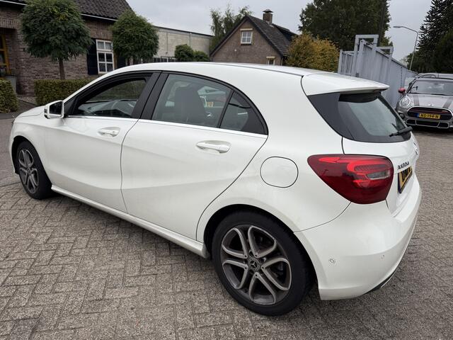 Mercedes-Benz A-KLASSE 180 d Business Solution AMG