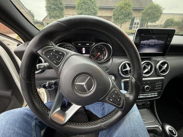 Mercedes-Benz A-KLASSE 180 d Business Solution AMG