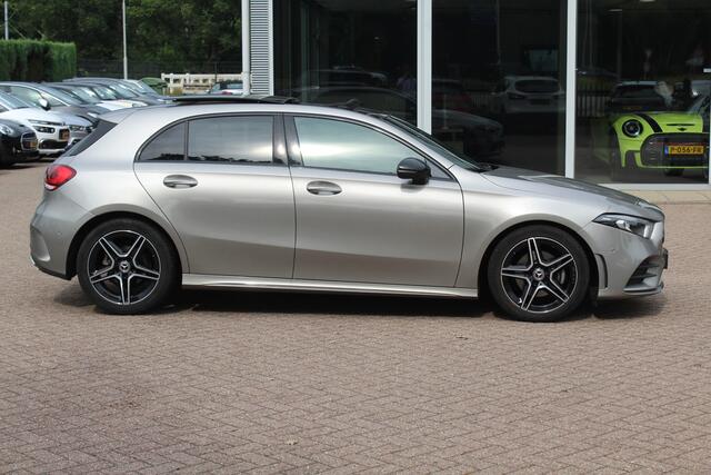 Mercedes-Benz A-KLASSE 220 Premium Plus / Trekhaak / Panoramadak / Camera / Sfeerverlichting / Keyless / 18'' / Leder&Alcantara / Apple CarPlay / Stoelverwarming / Cruise Control